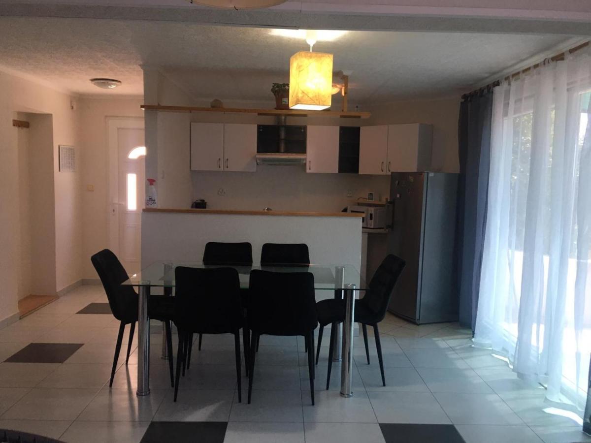 Apartmani Jurin Примоштен Екстер'єр фото