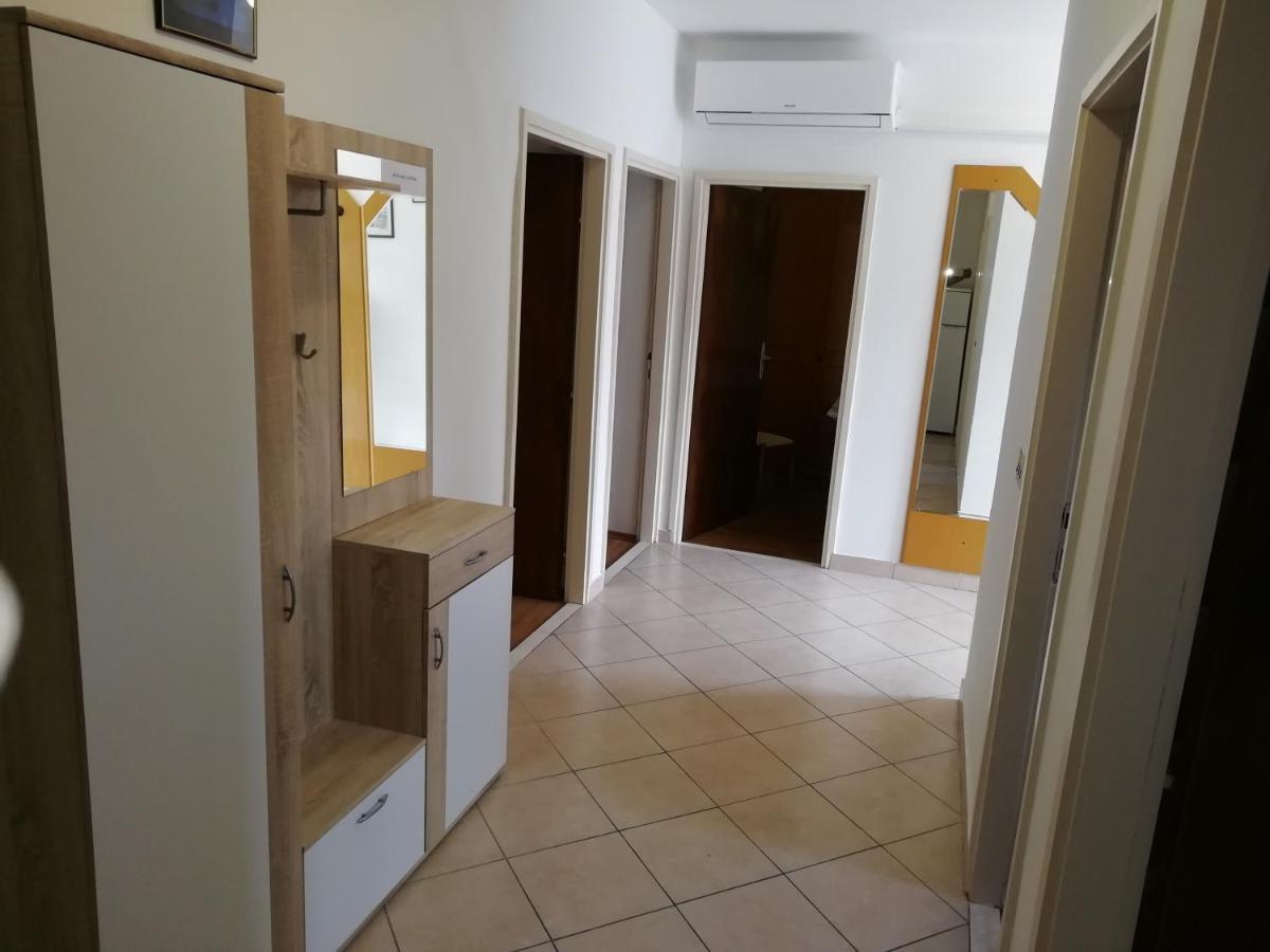 Apartmani Jurin Примоштен Екстер'єр фото