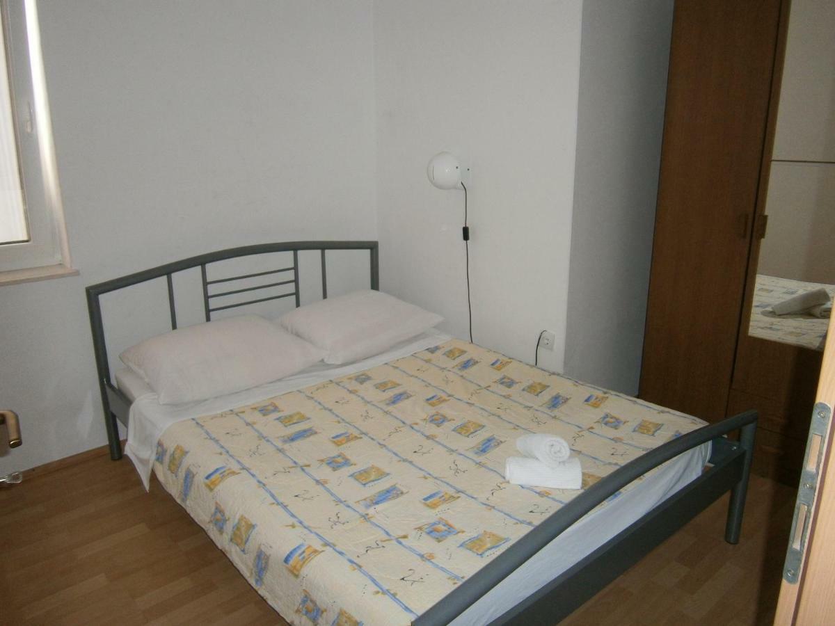 Apartmani Jurin Примоштен Екстер'єр фото