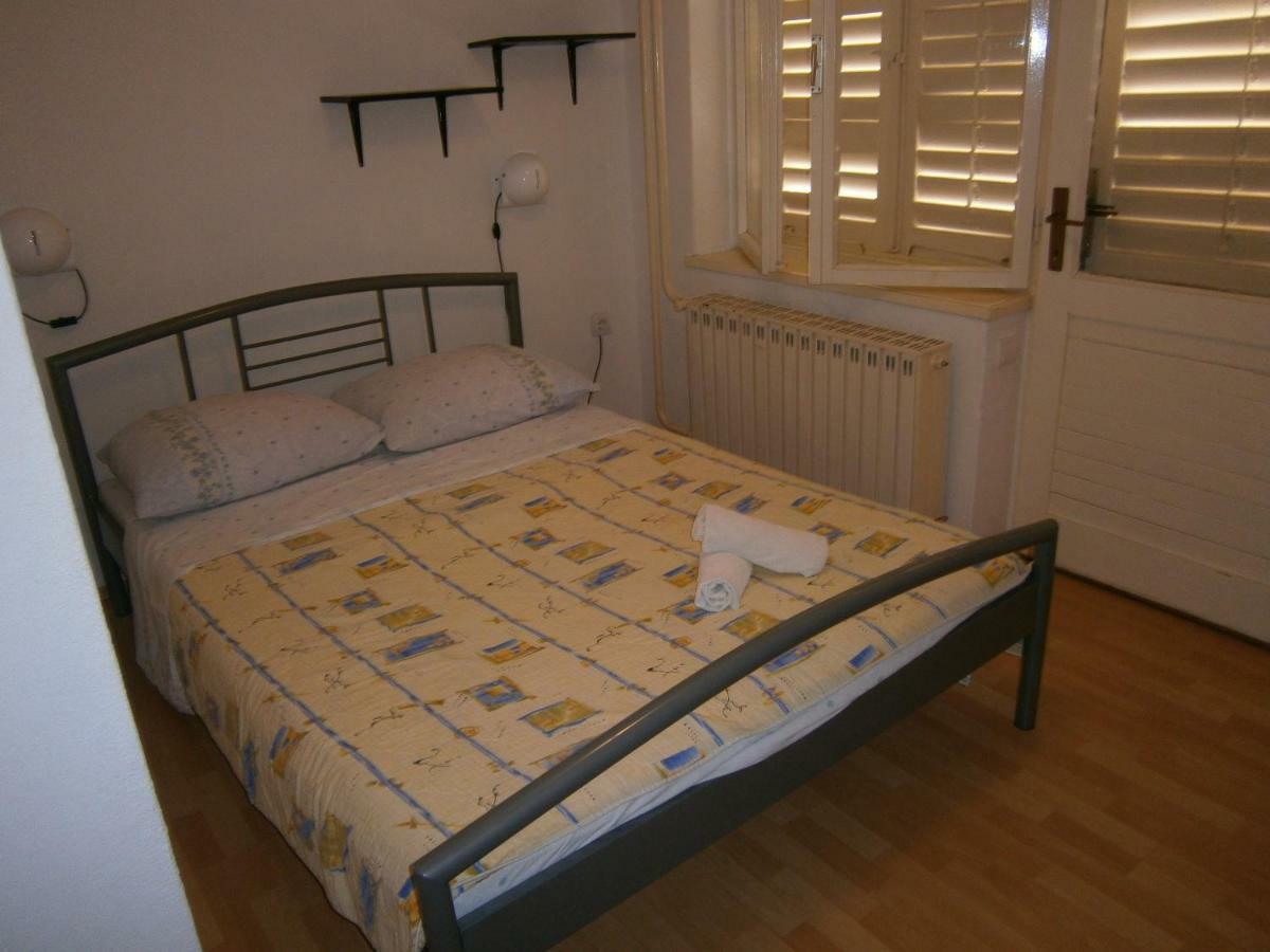 Apartmani Jurin Примоштен Екстер'єр фото